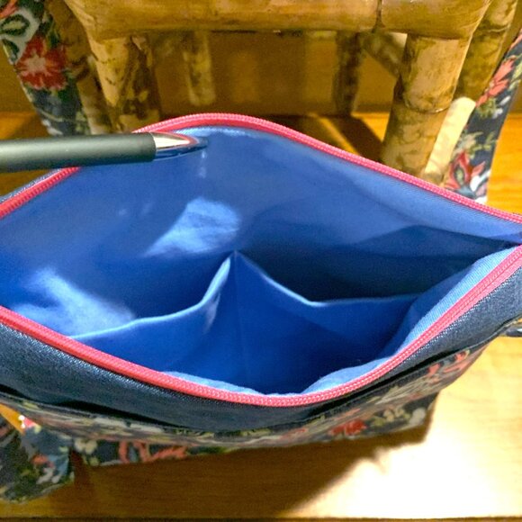 Handmade Denim and Cotton Floral Crossbody Bag with Lining and Zippered Closure - Picture 7 of 8